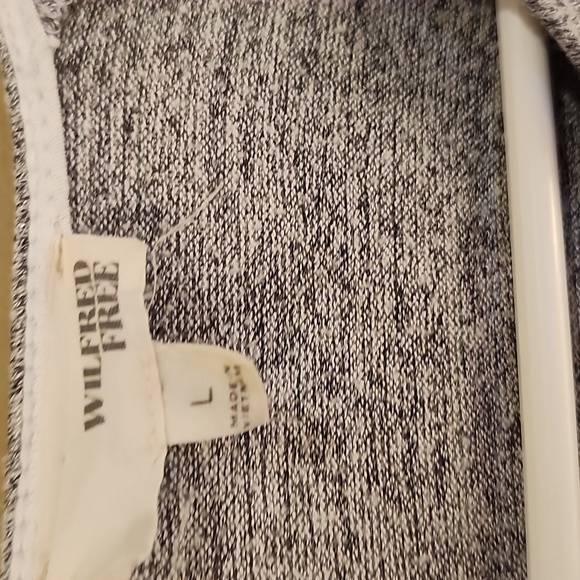 Wilfred Free Gray Ribbed Long Sleeve - Picture 2 of 8